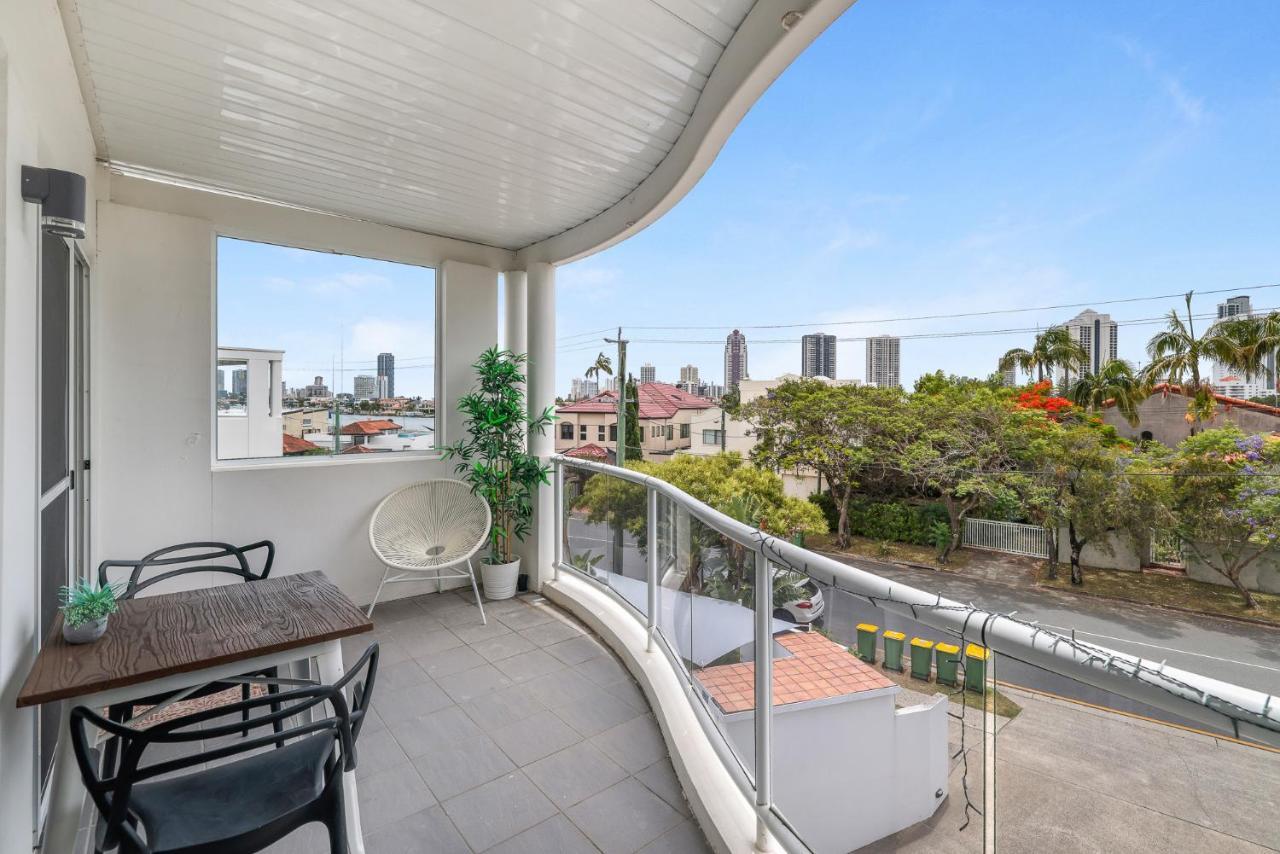 Apartamento Chevron Sails Gold Coast Exterior foto